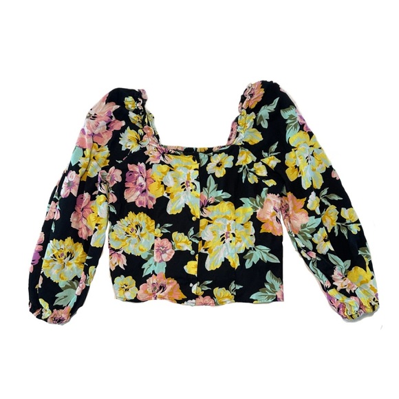 Who What Wear Tops - Who What Wear Black Floral Linen Long Sleeve
Smocked Button Top - Women’s L